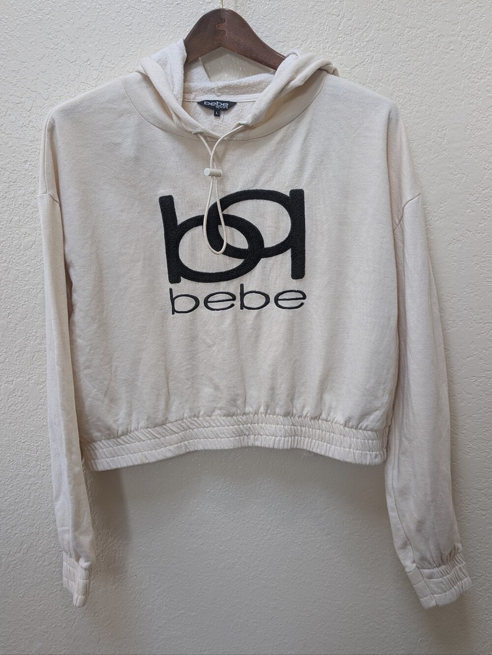 Women's Bebe Sport Cream Long Sleeve Crop Hoodie With Raised Logo. Size L